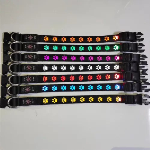LED-es kutyanyakörv , állítható , USB , tölthető , vízálló , 35cm , S-es , tappancsos, kék