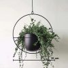 Stílusos Black Metal Jardiniere, 25 x 25 x 25 cm | 100% tartós fém | Tökéletes bel- és kültéri növényekhez, elegáns design otthoni dekorációhoz