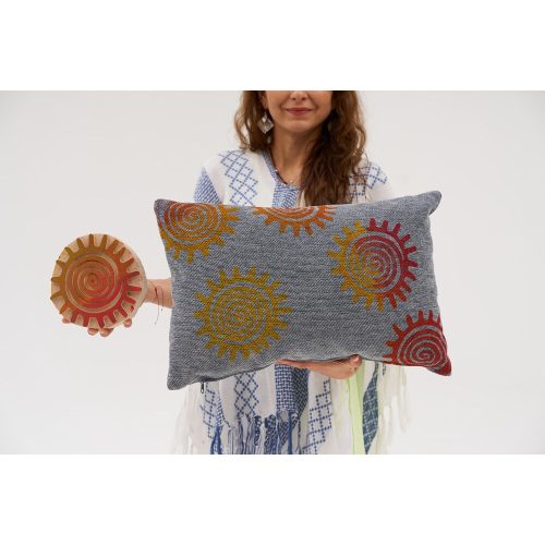Kézzel készített sötétszürke zsenília párna, 40 x 60 cm | 100% szálas töltelék | Puha és stílusos  otthoni dekorációhoz, tökéletes nappaliba és hálószobába