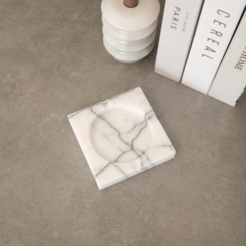 Elegáns fehér hamutartó, 12 x 12 x 2 cm, 100% Sicily Lila Márvány | Stílusos és tartós kialakítás otthoni, irodai vagy kültéri használatra | Tökéletes ajándék ötlet