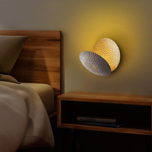 Stílusos fali lámpa fém házzal, ezüst és arany kivitelben, 21 x 21 x 15 cm | SMD LED 5W 3000K | IP20 besorolású | Tökéletes modern nappalikba, hálószobákba és folyosókba, elegáns dizájnhoz és funkcionális világításhoz