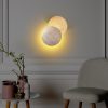 Elegáns fali lámpa fém házzal, fehér és arany kivitelben, 21 x 21 x 15 cm | SMD LED 5W 3000K | Stílusos világítás a modern lakberendezéshez, IP20 besorolású, tökéletes nappali és hálószoba hangulathoz