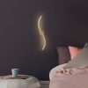Elegáns arany fali lámpa, fém ház, 67 cm magasság x 10 cm szélesség x 5 cm mélység | Integrált LED 16W 3000K | Stílusos világítás modern lakberendezéshez, nappaliba, hálószobába és irodahelyiségekbe