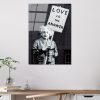 Banksy dekoratív edzett üvegfestménye, 45 x 65 cm | 100% edzett üveg, 4 mm vastag | Stílusos falfestmény modern otthonokba és irodákba