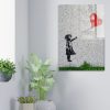 Lenyűgöző Banksy dekoratív edzett üvegfestmény, 70 x 100 cm | 100% edzett üveg, 4 mm vastag | Tökéletes a modern lakberendezés és a művészet szerelmeseinek