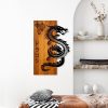Elegáns dekoratív fa falkiegészítő, dió és fekete, 40 x 58 x 3 cm | 100% fa (3 cm) és fém (1,5 mm) | Egyedi dizájn a stílusos lakberendezéshez