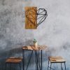 Elegáns dekoratív fa falkiegészítő, 58 x 58 cm | 50% fa (3 cm vastag) és 50% fém | Egyedi dió-fekete dizájn, bármilyen térbe tökéletes
