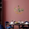 Kézzel festett dekoratív fém falkiegészítő, 70 x 70 x 5 cm, zöld és arany | 100% fém, egyedi textúra | Tökéletes otthoni dekorációhoz és kiemelő falakhoz