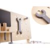 Fából készült műhely szerszámokkal egy asztalon DIY készlet